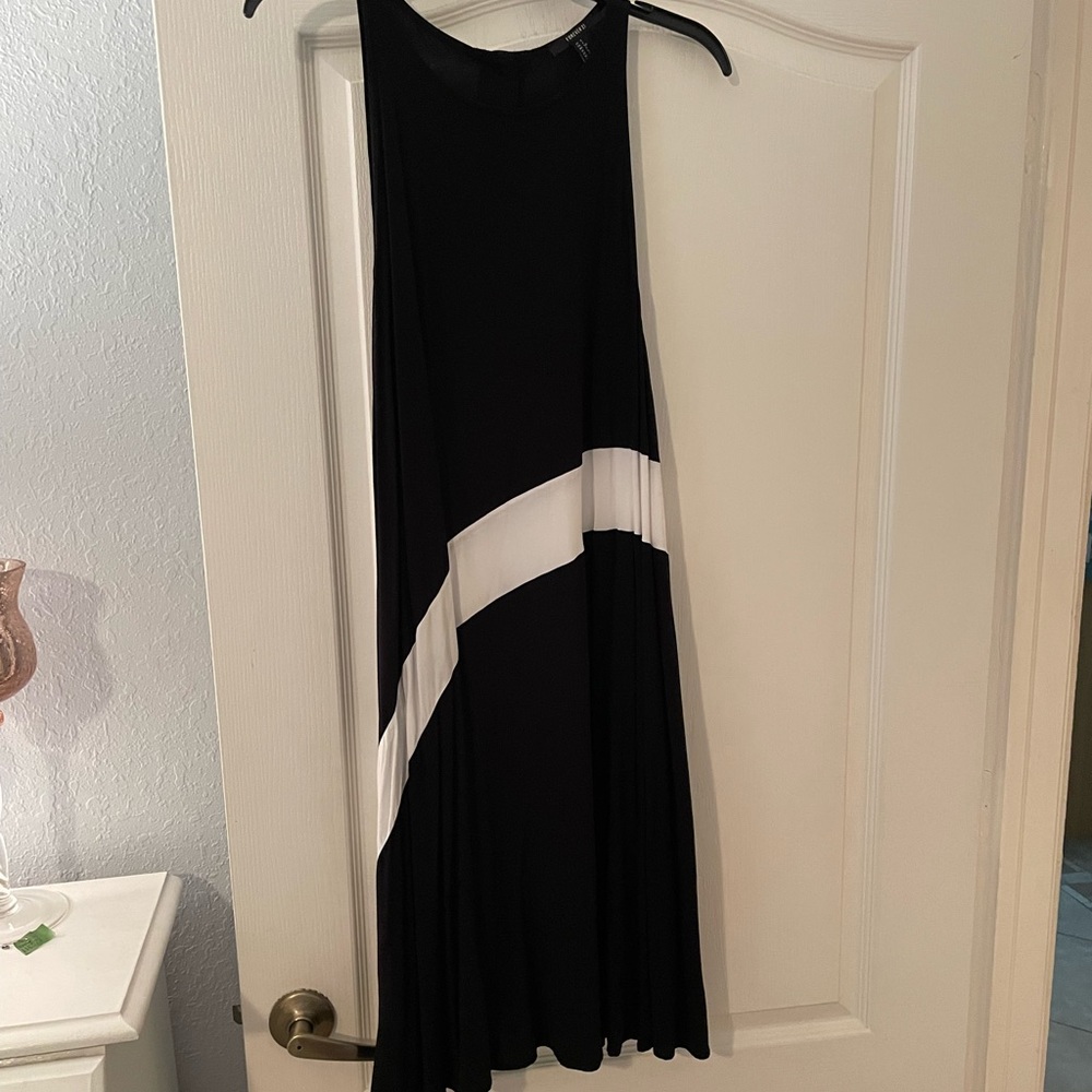 Forever 21 Black & White Modern Dress